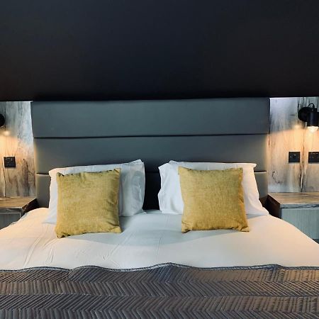 Breeze Suites - Luxury Group Accom - Sleeps 19 Блекпул Екстериор снимка