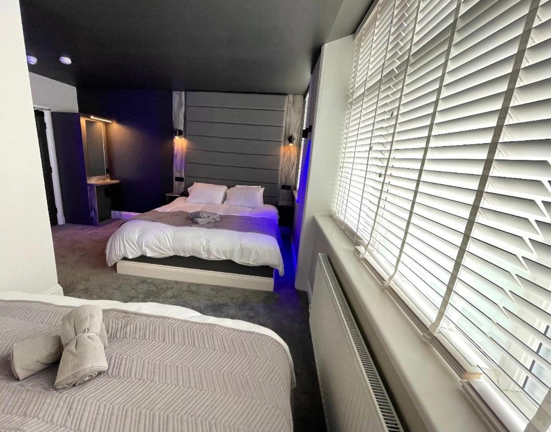 Breeze Suites - Luxury Group Accom - Sleeps 19 Блекпул Екстериор снимка